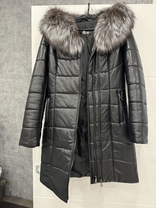 Женский пуховик с мехом чернобурки