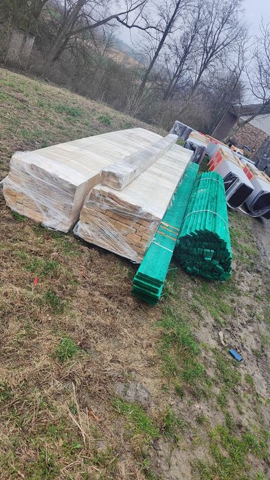 Więźba drewno deski stemple budowlane