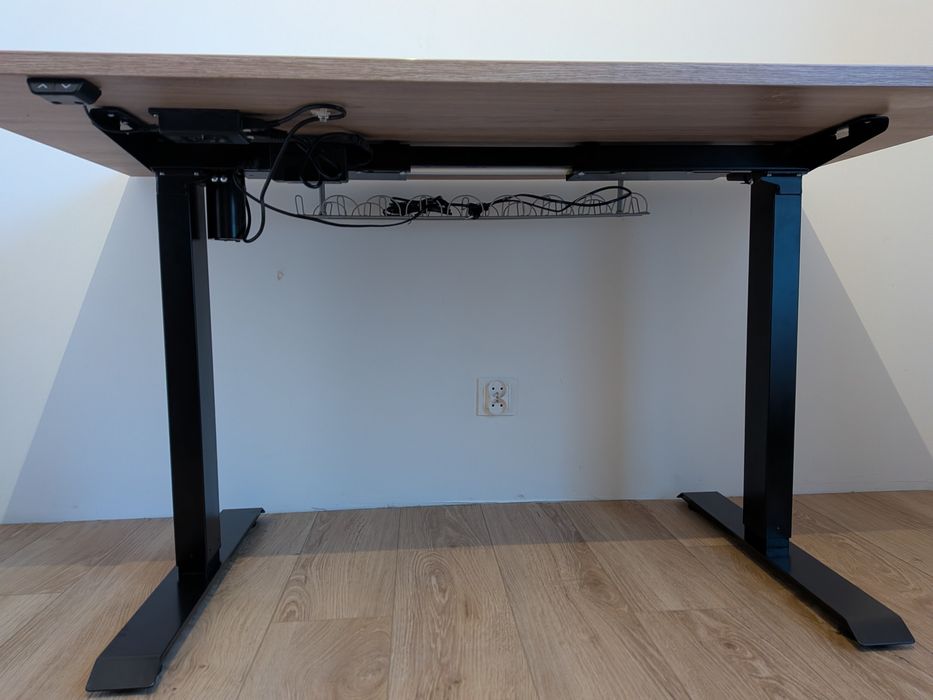 Biurko z elektryczną regulacją wysokości E-MOVE E100