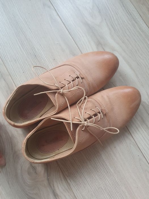 Buty Lasocki beżowe skóra