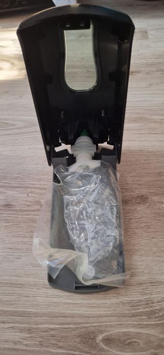 Dozownik  Merida na ścianę do mydła lub płynu