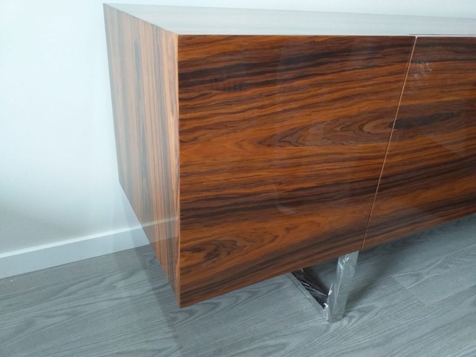 Móvel Tv 4 Portas Pau Ferro Alto Brilho e Inox Polido