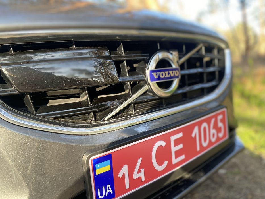 Volvo v40 2013 року
