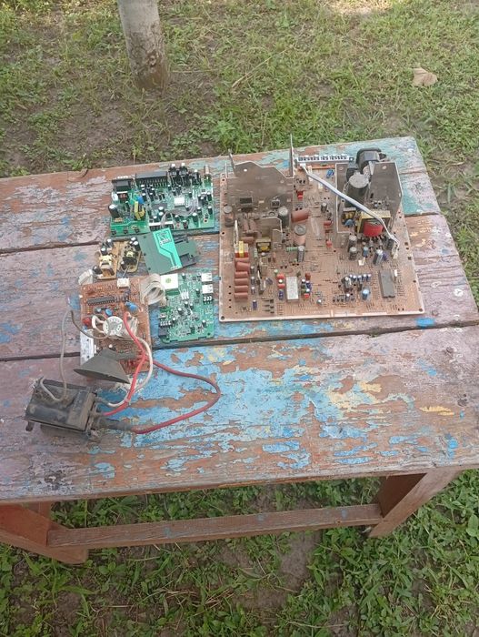 Плати та інша електроніка