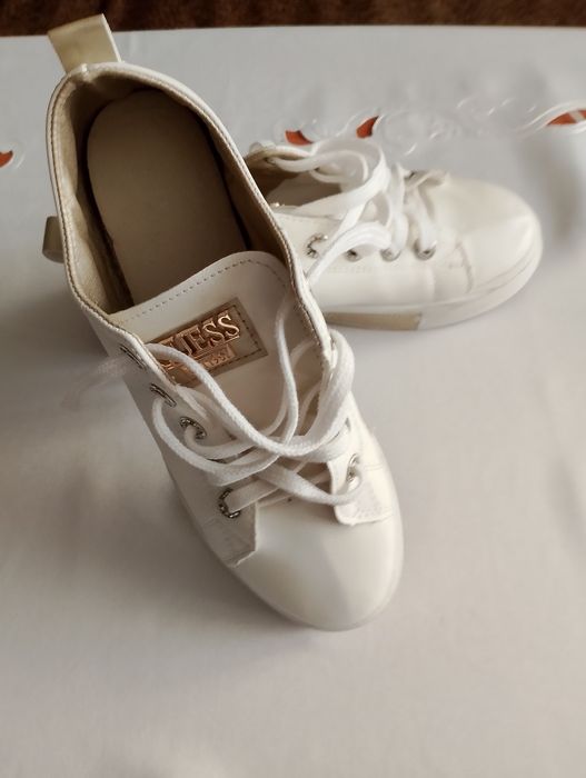Buty sportowe damskie Guess rozmiar 38 wkładka 23