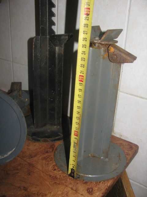 Автосервісна опора регульвана на трещотці.