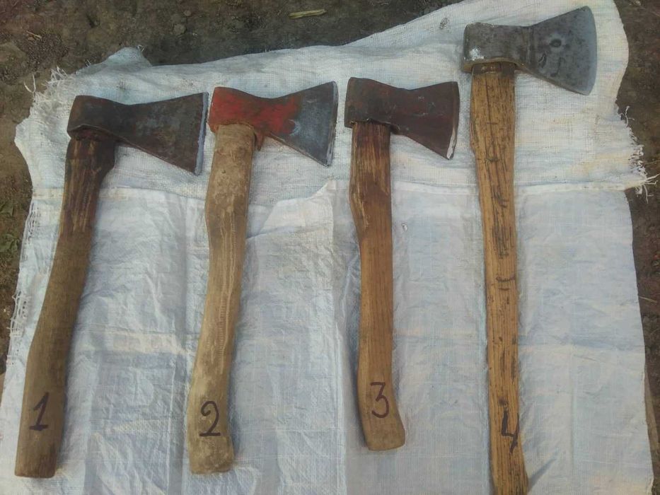 Молотки, сокири.,цвяхи шиферні і  цвяхи 40-200 мм , пилка
