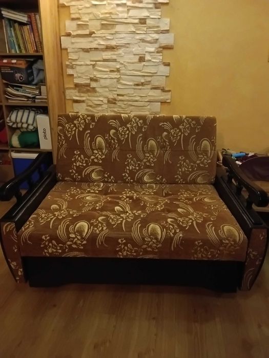 Диван розкладний коричневий