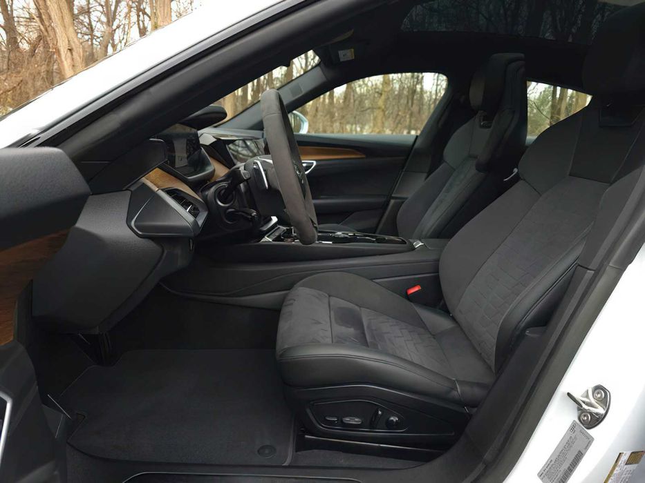 Audi e-tron      2023