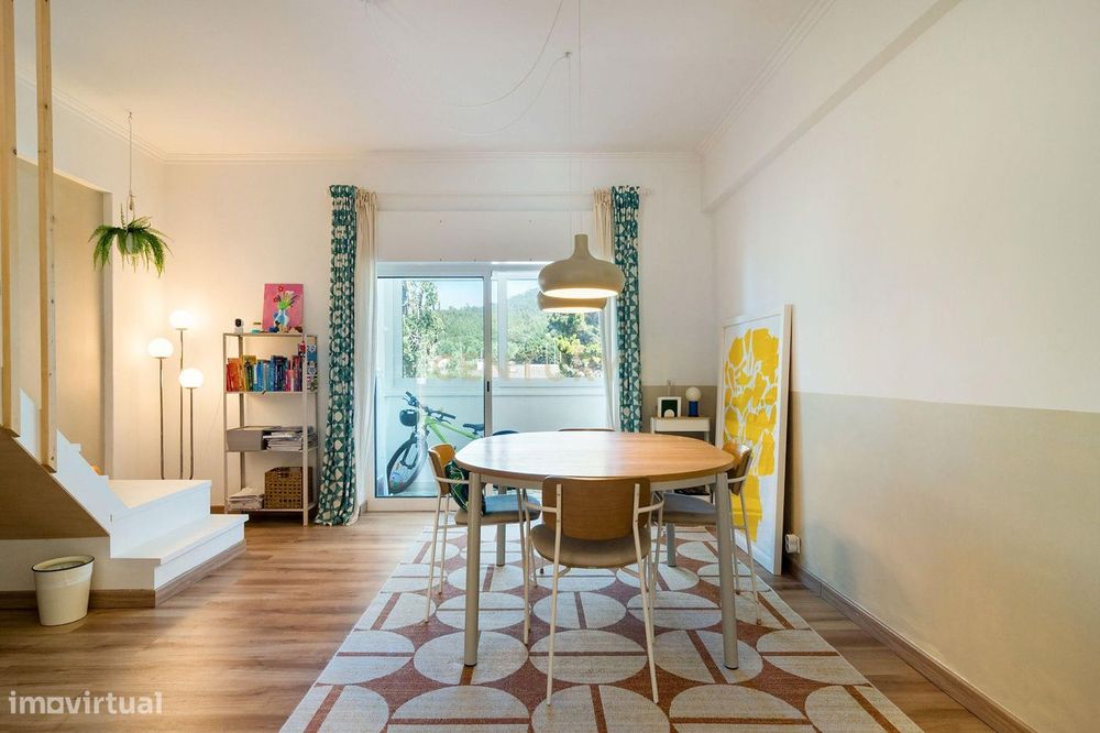 T4 Duplex Mobilado e Totalmente Remodelado | Centro do Linhó | Vista S