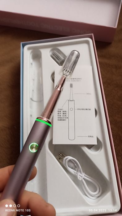 Нова електрична зубна щiтка.