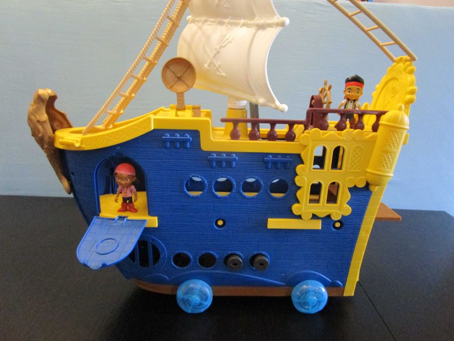 Barcos do Jake Pirata e Capitão Gancho (é possível venda em separado)