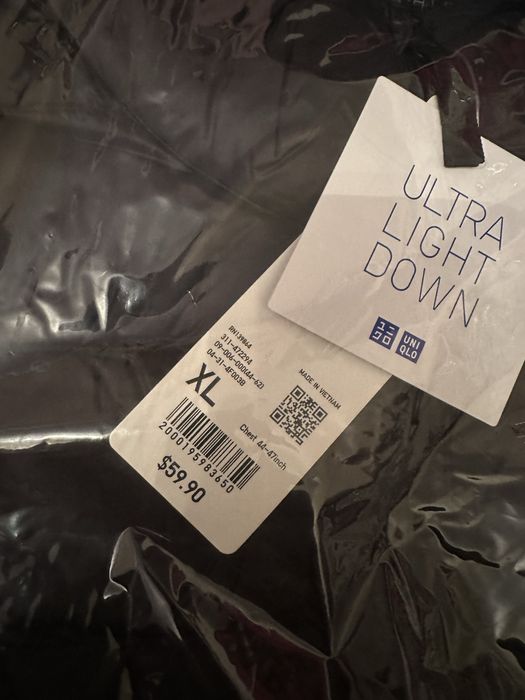 Пухова жилетка uniqlo ultra light down vest, яка складається в мішечок