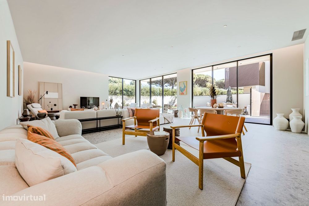 Moradia T5 com piscina, jardim e garagem em Birre, Cascais