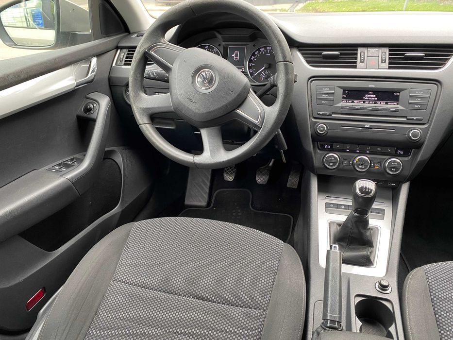Octavia 1.4 benzyna 140 KM dwa komplety kół