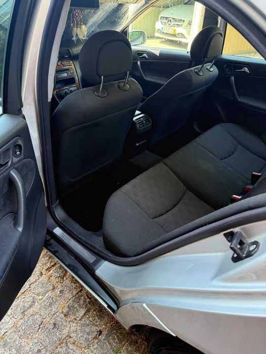 Mercedes-Benz C220 CDI Classic – 2003 | 143 CV | Excelente Estado