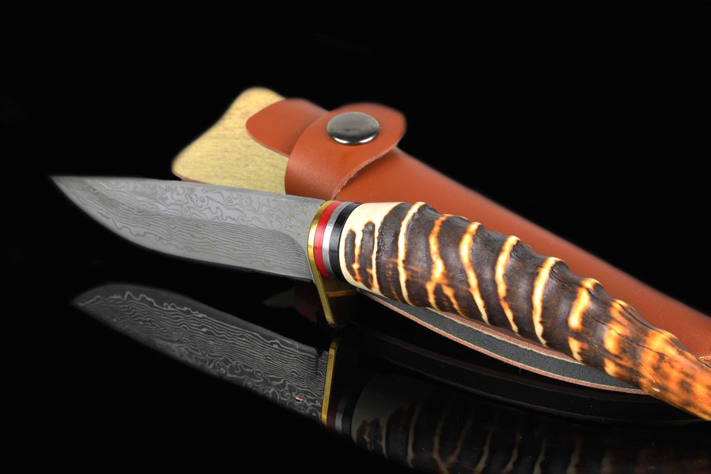 Nóż myśliwski POROŻE JELEŃ Damast etui ND115