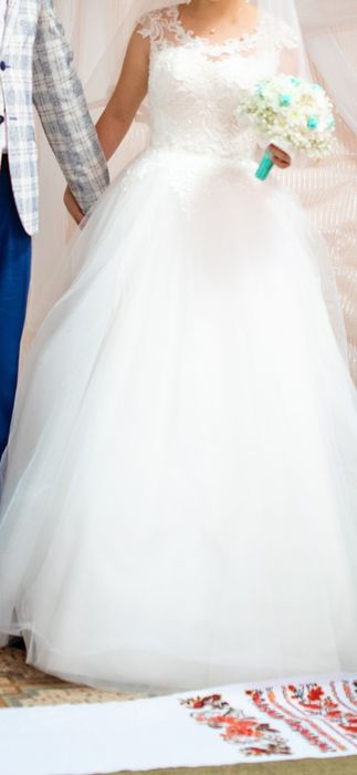 Свадебное платье цвета айвори