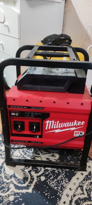 Інвертор, генератор Milwaukee акумуляторний 864Втч MXF PS-602