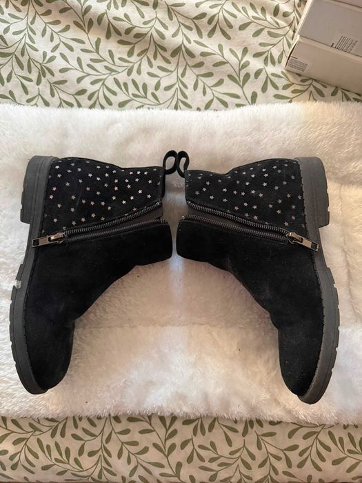 Botins de menina  Pretos com Estrelas – Tam. 32