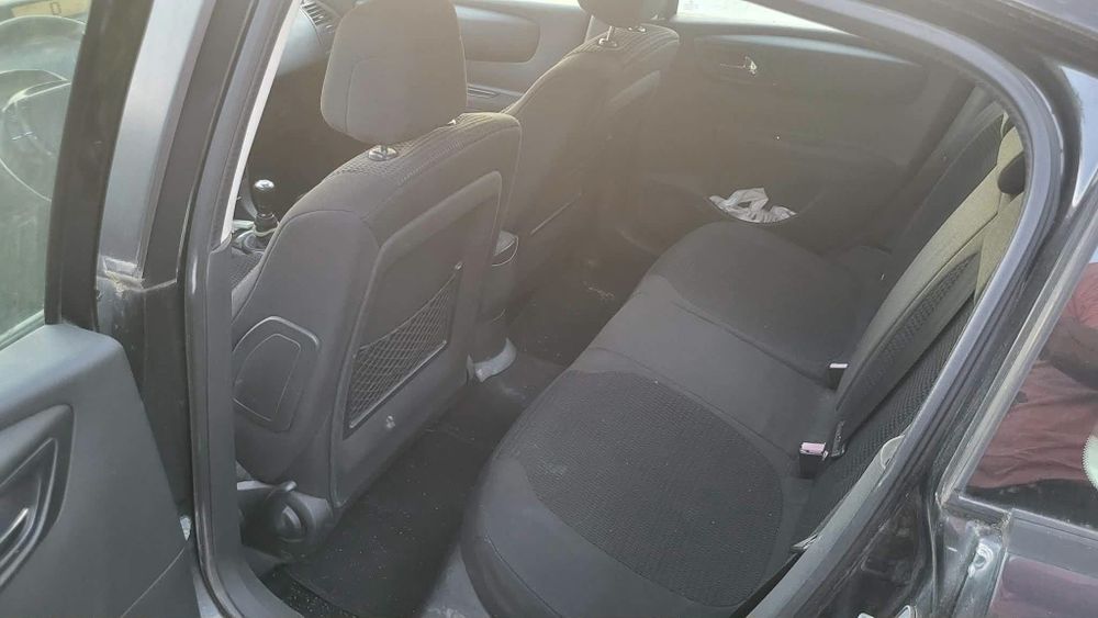 Citroen C4   1.4 gasolina   245.000klms Reais

1.4 GASOLINA COM 235000KM 

LOCAL SESIMBRA