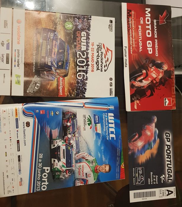 Bilhetes colecionáveis, posters e programas de corridas