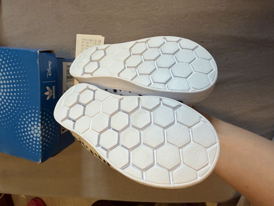 Сліпи кросівки Adidas нове