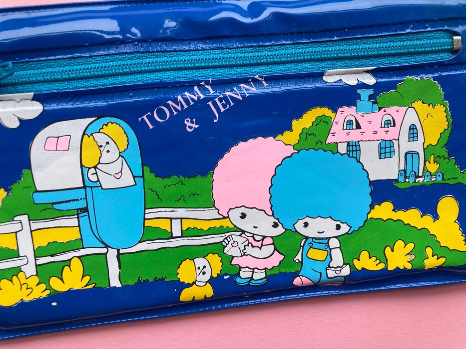 Estojo Escolar em vinyl Tommy & Jenny Anos 80 Novo