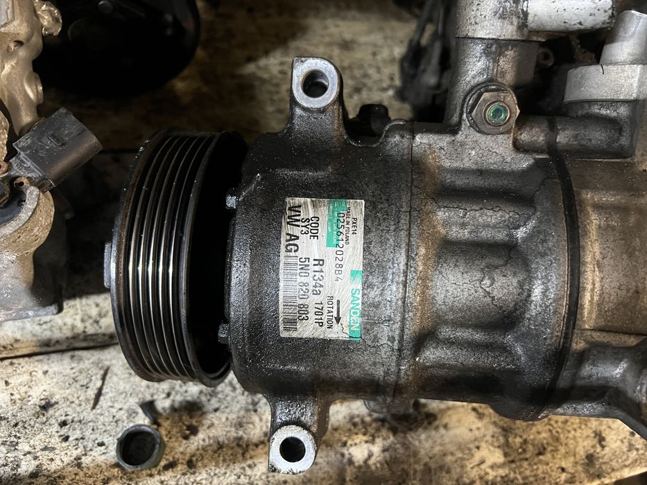 Компресор кондиціонера VW Passat 6,7 Golf Tiguan Skoda Touran