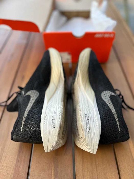 Tenis corrida NIKE ZoomX Vaporfly - como novos
