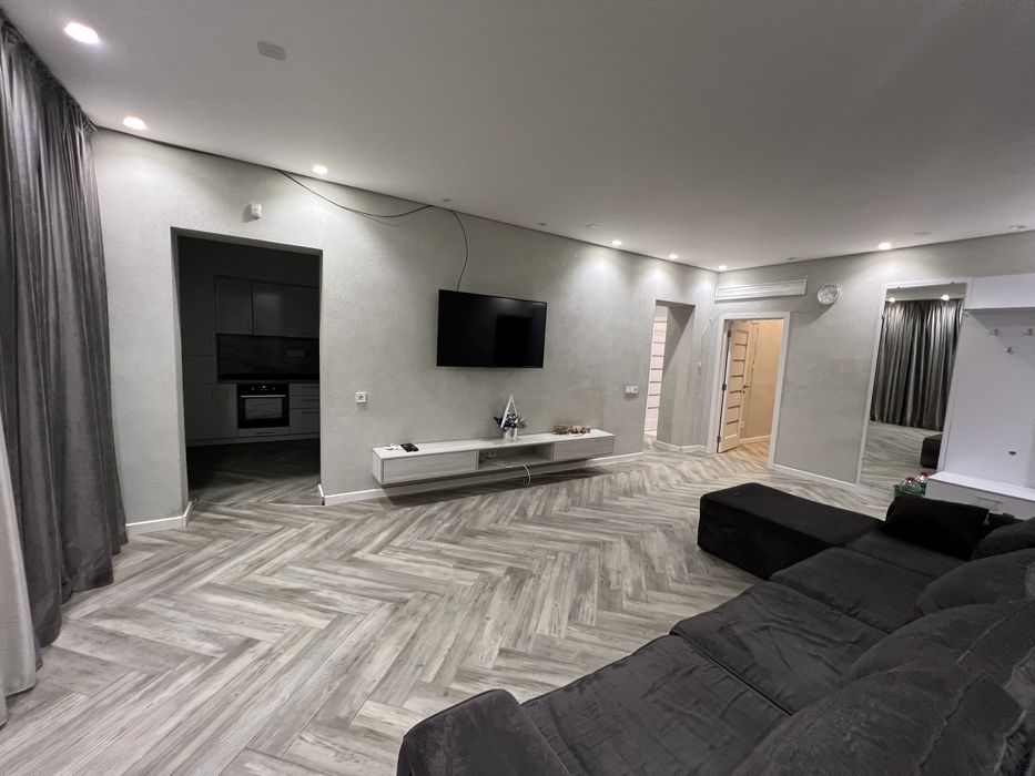 Продаж 4 кімнатноі квартири