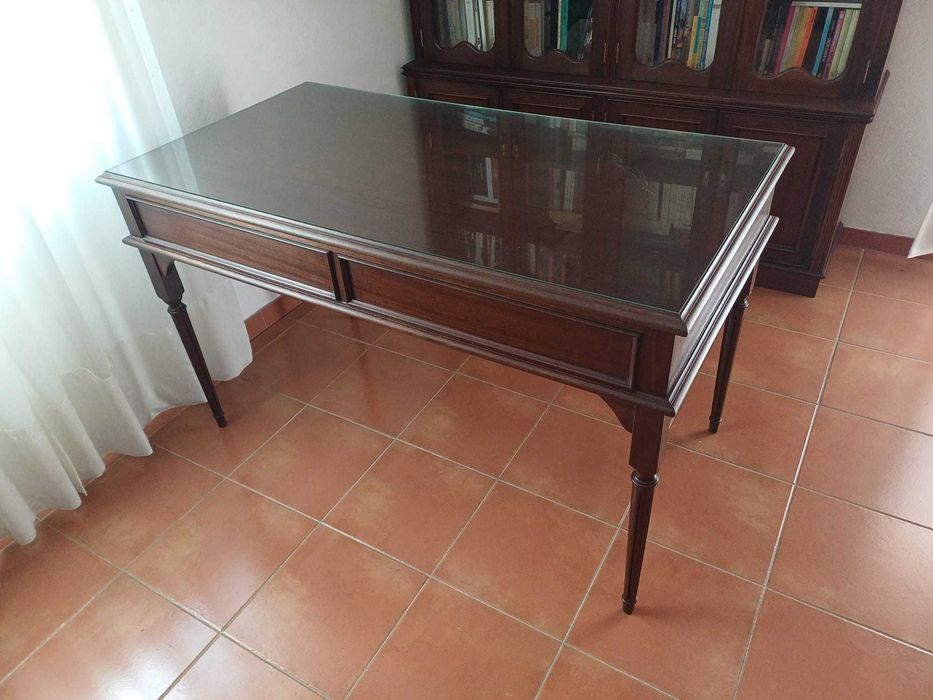 Mobília de escritório com estante grande + estante peq. + secretária