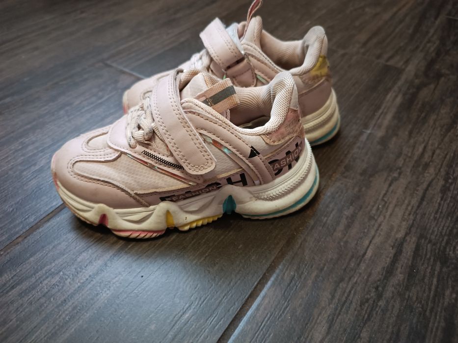 Взуття для дівчаток