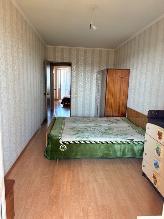Продам простору 3-кімнатну квартиру в Центрально-Міському районі, проспект Миру 4