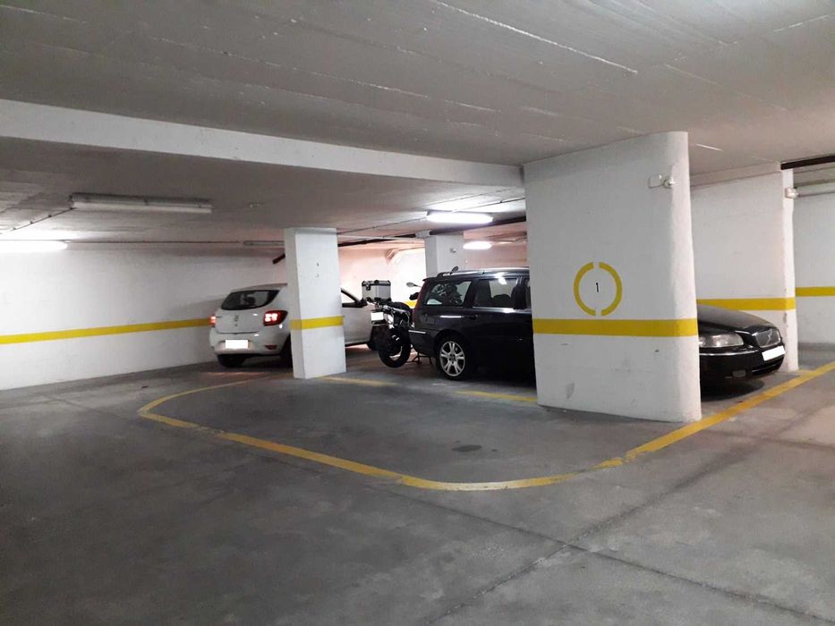 Garagem Miraflores c/2 acessos: R Dr Alfredo da Costa e Av das Túlipas