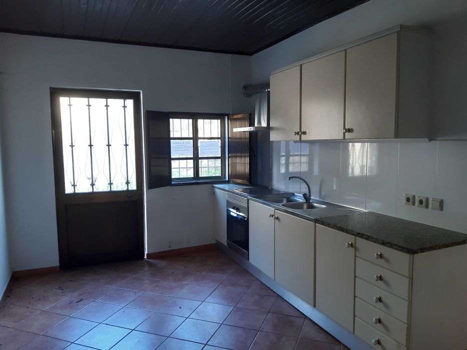 Arrenda Casa R/Ch - Castromil/Sobreira