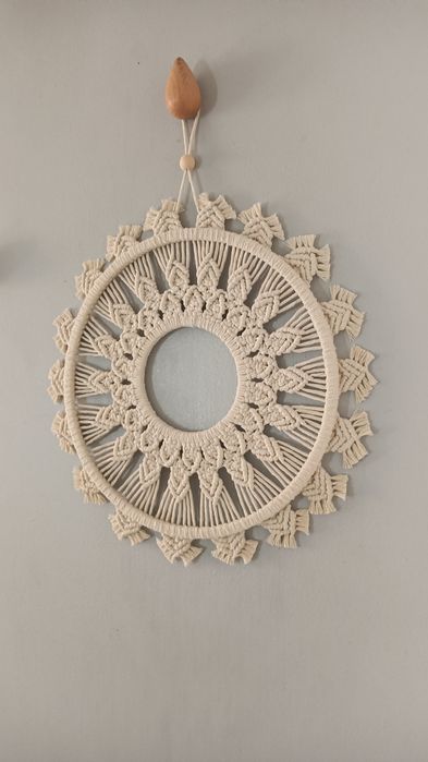 Makrama ścienna „Mandala” – ręcznie wykonana dekoracja w stylu boho