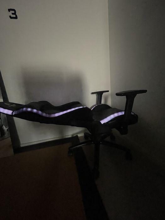 Cadeira Gaming ALPHA GAMER Cygnus RGB (Até 130 kg - Classe 4 - Preto)