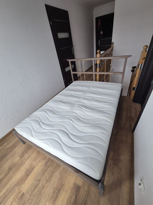Łóżko sypialniane razem z materacem