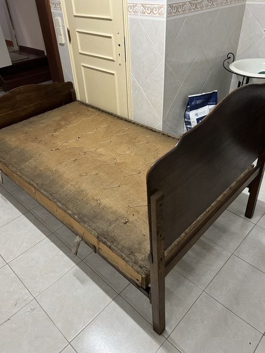 Cama solteiro estilo inglesa