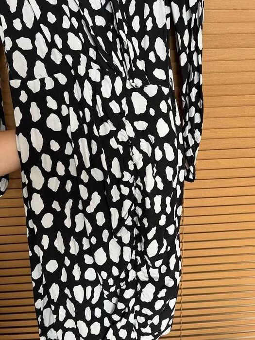 Sukienka Maje 100% wiskoza bufki elegancka XS 34 biało czarne cętki