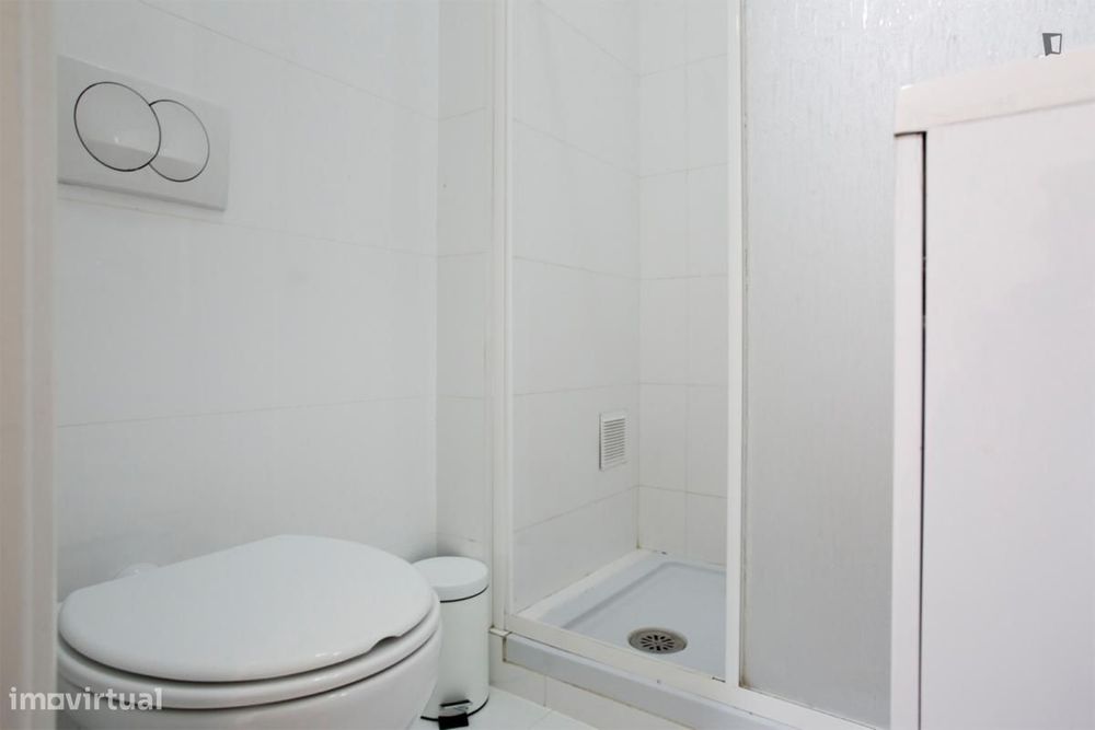 Quarto - localizado em Benfica Lisbon