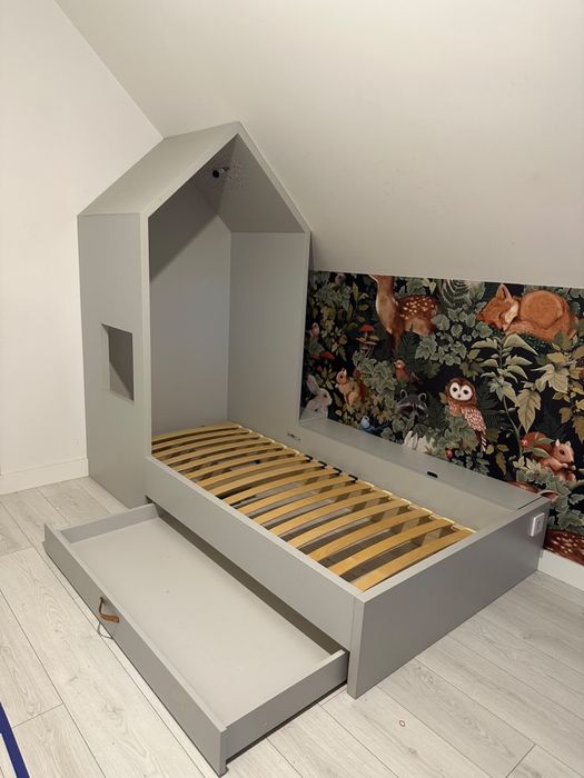 Meble dziecięce od stolarza – łóżko 200x90 + domek, szafa, biurko