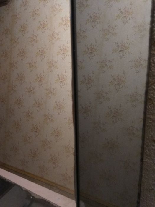 Зеркало с полочкой