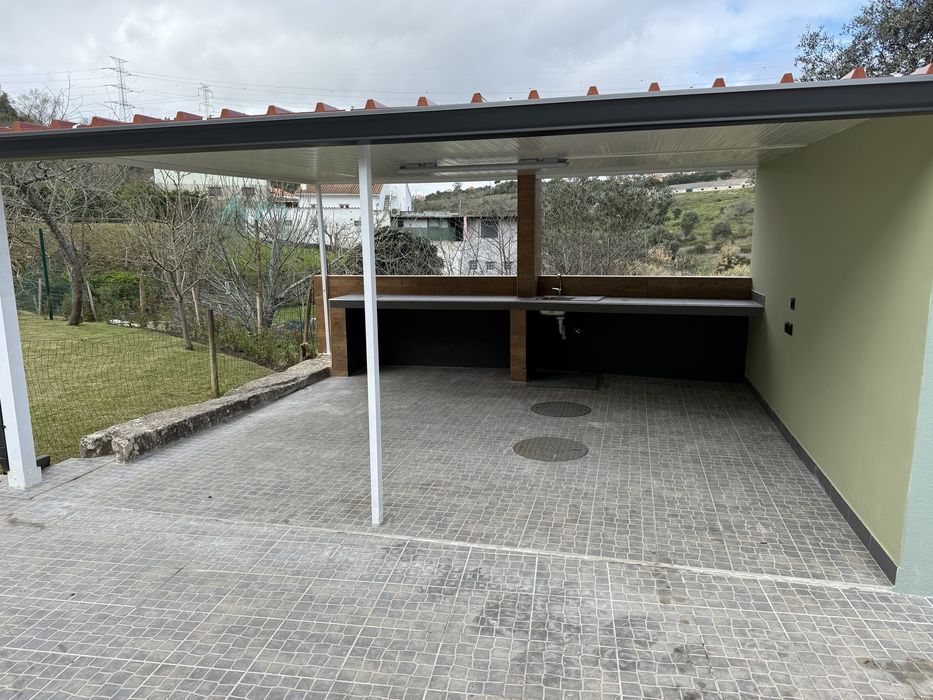 Alugo moradia t2 com jardiim