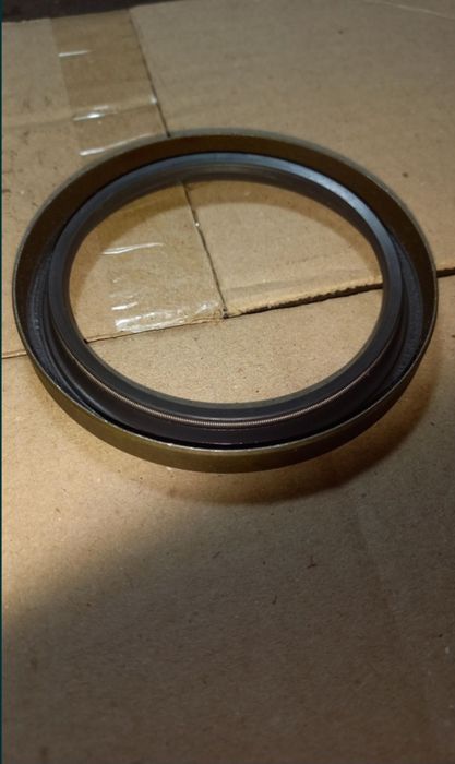 Зап.части(сальник кол.вала,торм.накладки для колодок)для ВАЗ "Жигули "