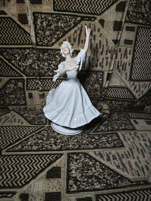 Статуэтка Парцеляновая Танцовщица Гдр Редкая 40-50года