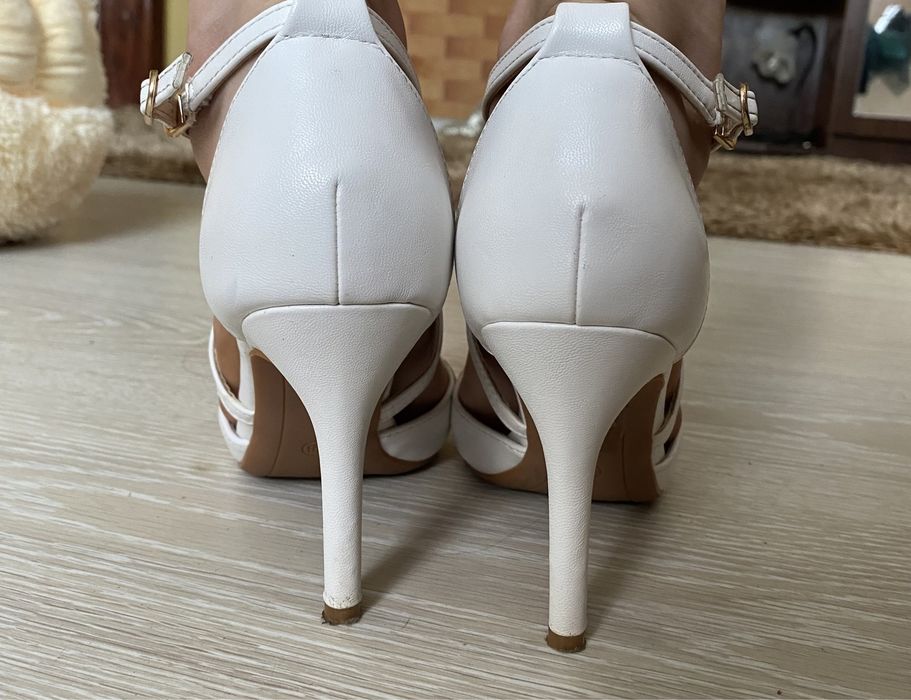 Туфлі білі 38 розміру