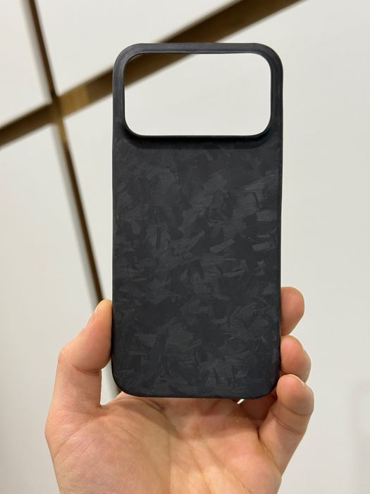 Чехол из кованого карбона iPhone 17 Pro Max