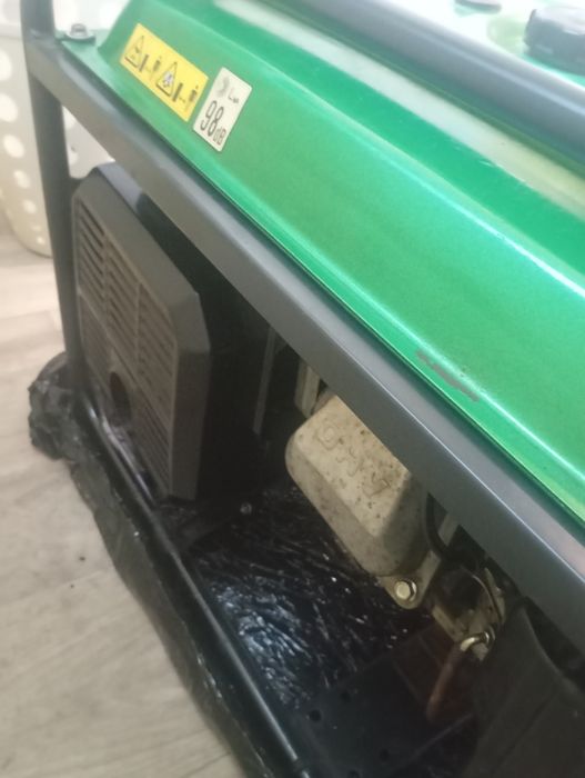 Бензогенератор HITACHI E40